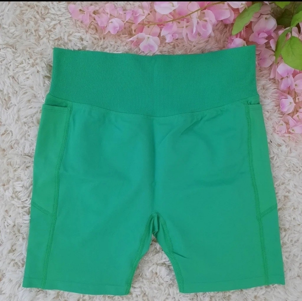 Vs PINK Seamless Green Large Shorts Nwt
